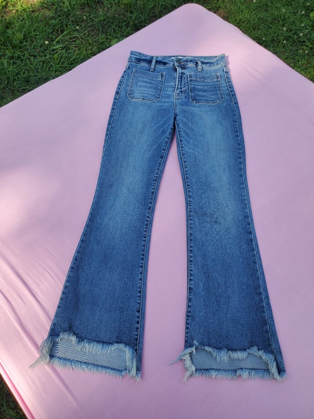 HIDDEN FRONT POCKET BOOT CUT JEANS
